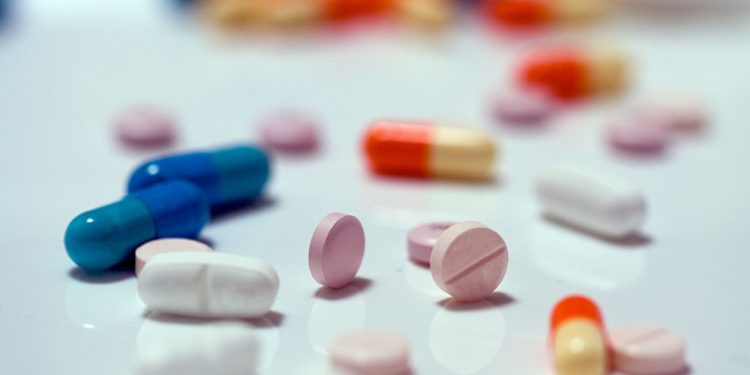 معرفی قرص ها و داروهای رفلاکس معده به همراه نحوه مصرف و بازه تاثیر گذاری و تداخلات دارویی ( قرص پنتوپرازول و امپرازول برای درمان رفلاکس معده  )