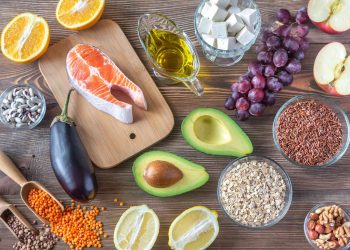 لیست غذاهای مفید برای پایین آوردن چربی خون + رژیم های غذایی مناسب برای کلسترول و تری گیلیسرید بالا