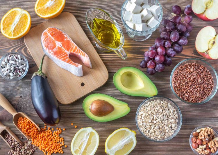 لیست غذاهای مفید برای پایین آوردن چربی خون + رژیم های غذایی مناسب برای کلسترول و تری گیلیسرید بالا